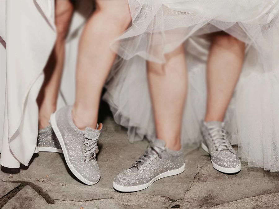 ست کردن کفش اسپرت با لباس عروس 